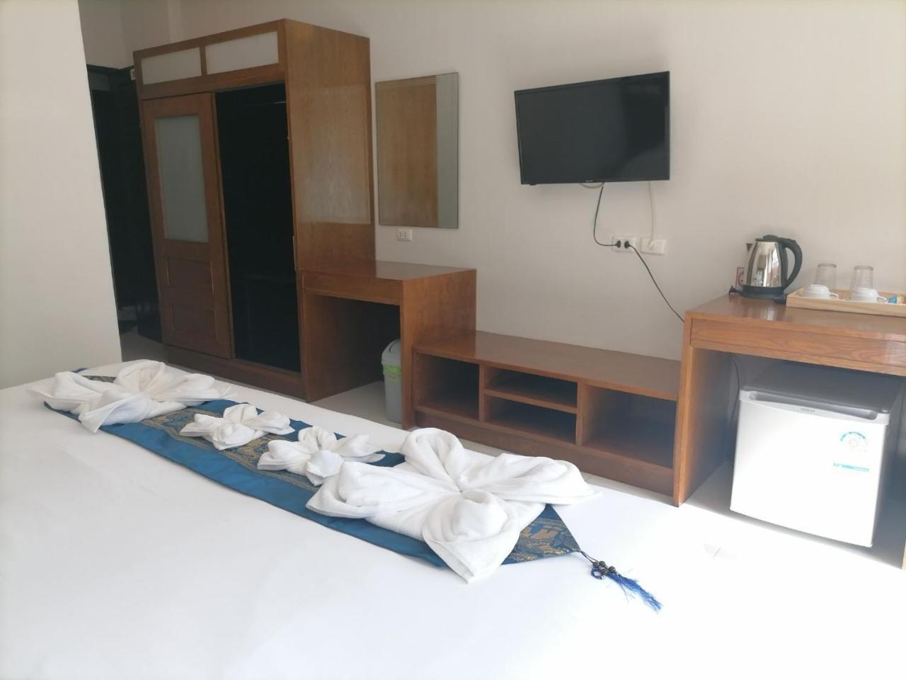 Nj Patong Hotel Buitenkant foto