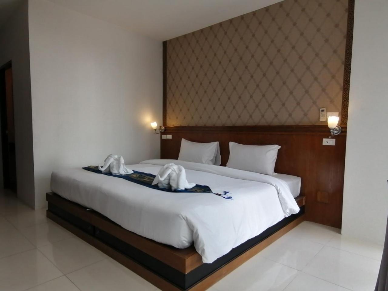 Nj Patong Hotel Buitenkant foto
