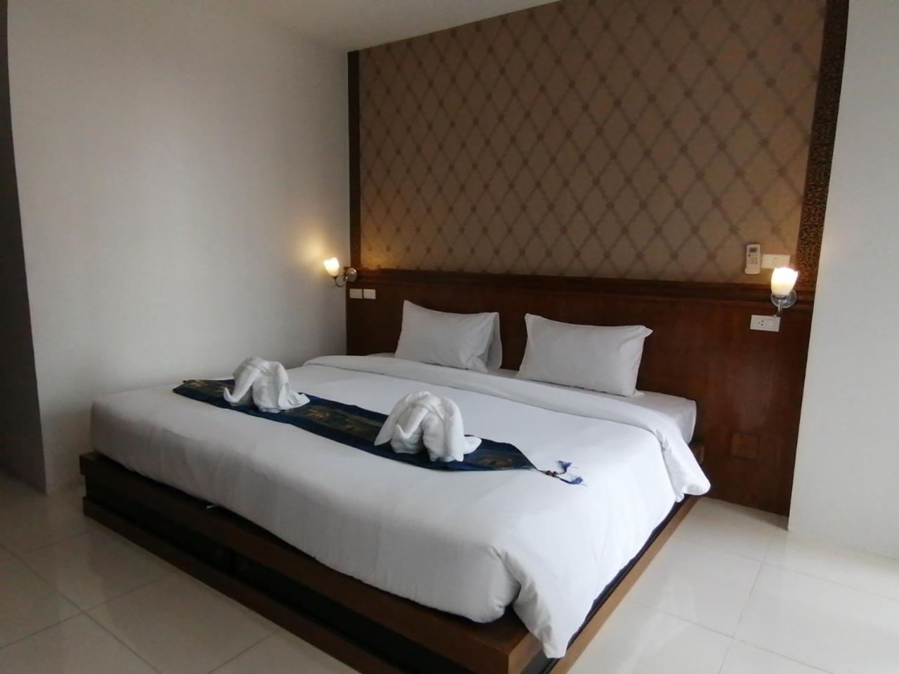 Nj Patong Hotel Buitenkant foto