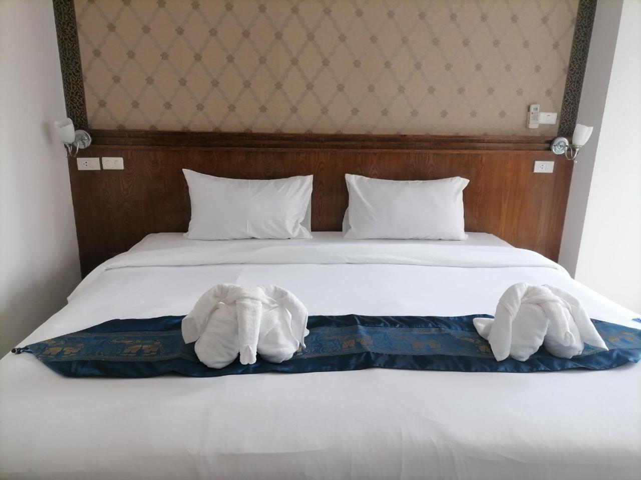 Nj Patong Hotel Buitenkant foto