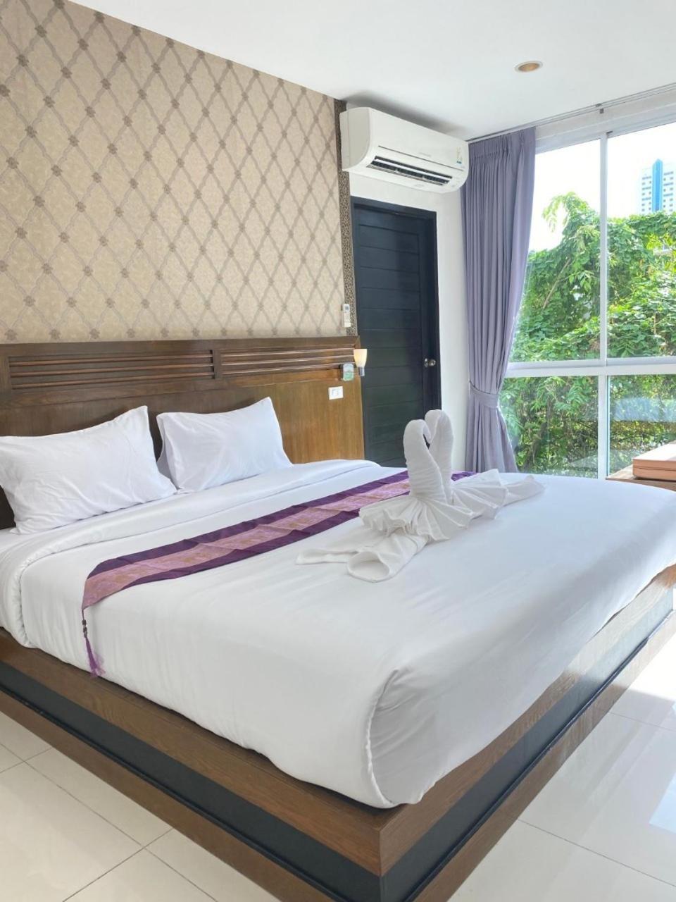 Nj Patong Hotel Buitenkant foto