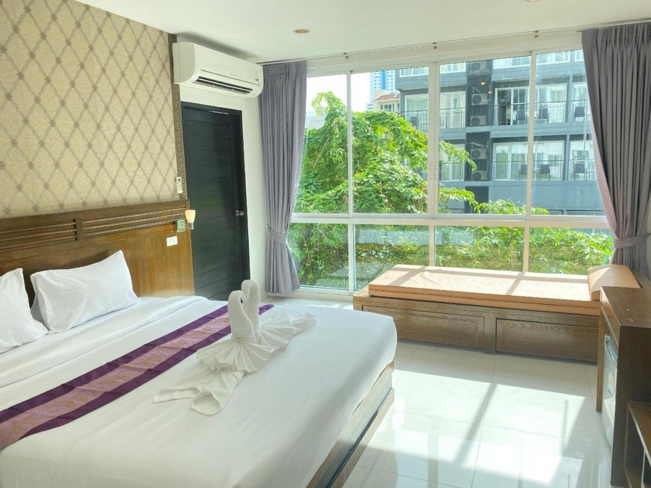 Nj Patong Hotel Buitenkant foto