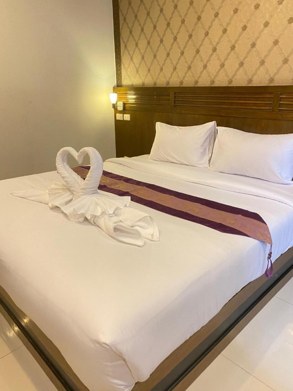 Nj Patong Hotel Buitenkant foto