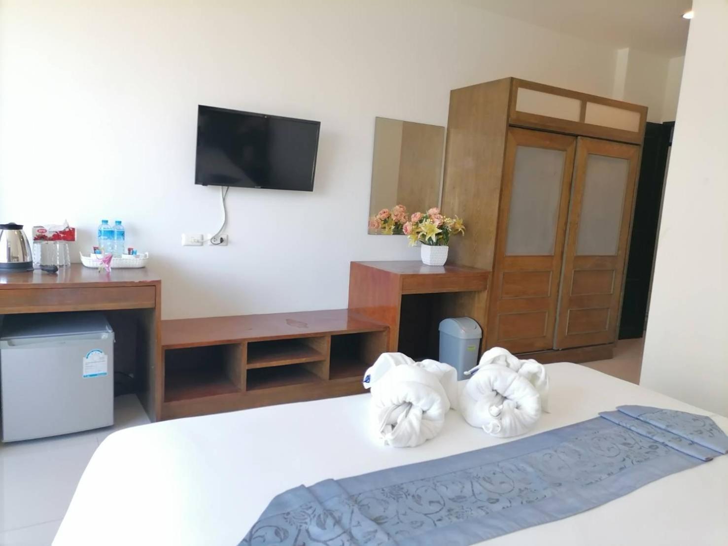 Nj Patong Hotel Buitenkant foto