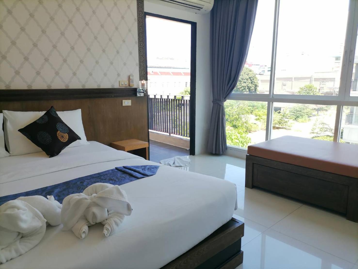 Nj Patong Hotel Buitenkant foto