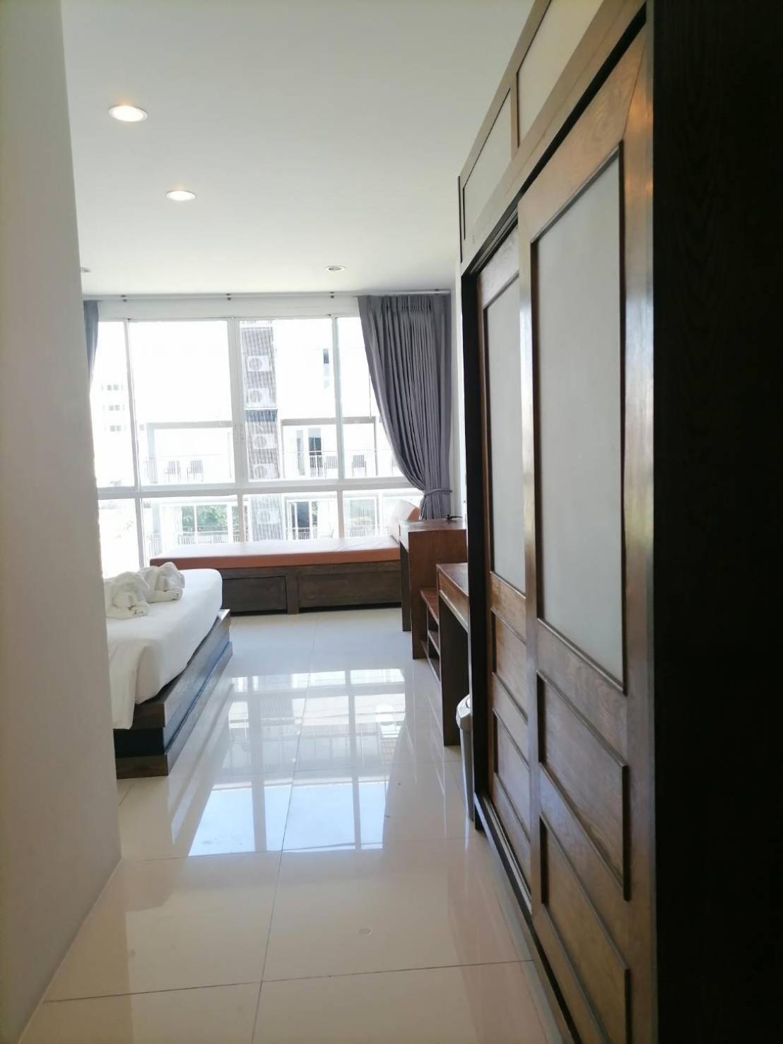Nj Patong Hotel Buitenkant foto
