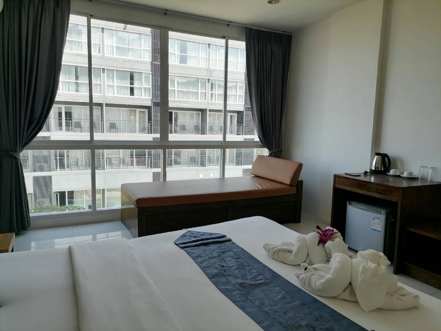 Nj Patong Hotel Buitenkant foto