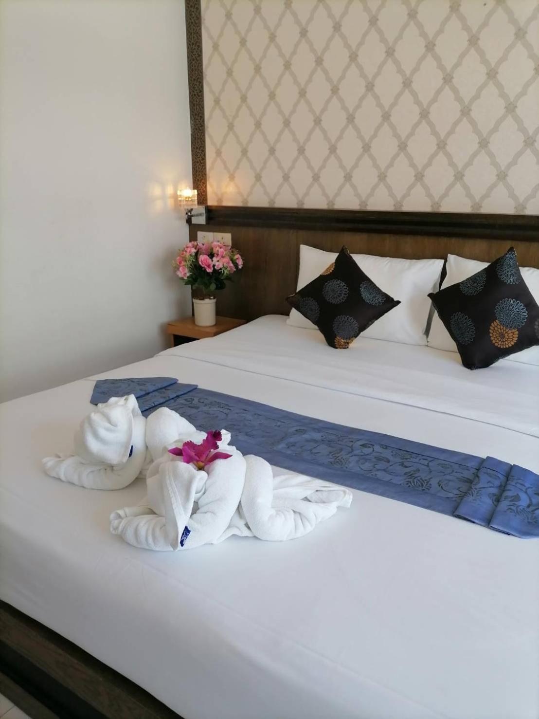 Nj Patong Hotel Buitenkant foto