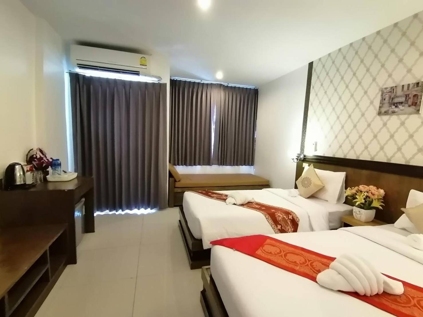 Nj Patong Hotel Buitenkant foto