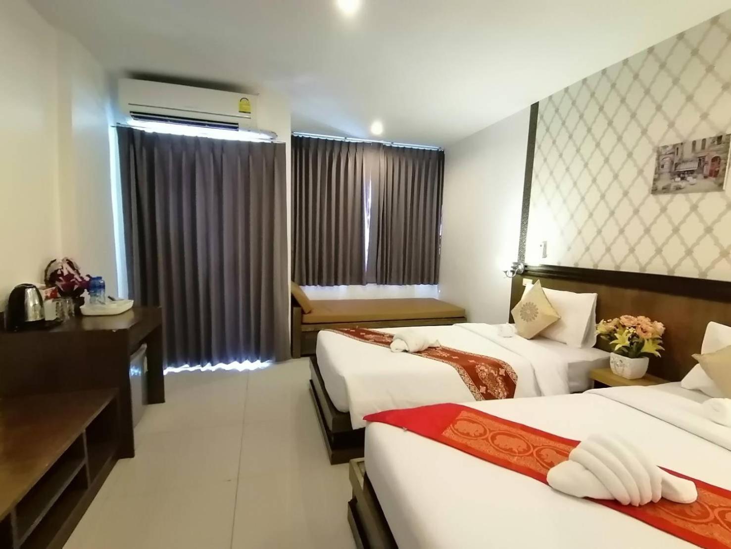 Nj Patong Hotel Buitenkant foto