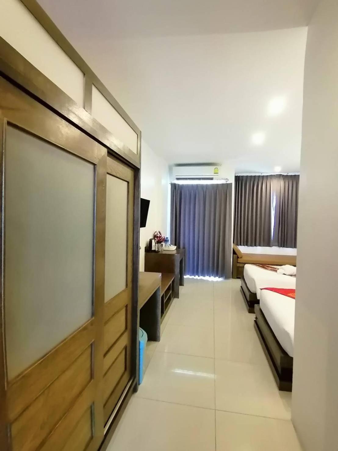 Nj Patong Hotel Buitenkant foto