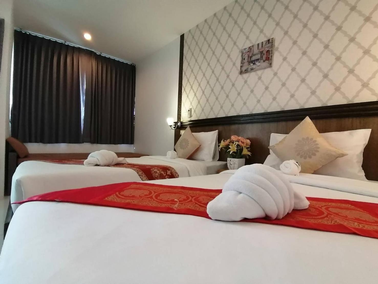 Nj Patong Hotel Buitenkant foto